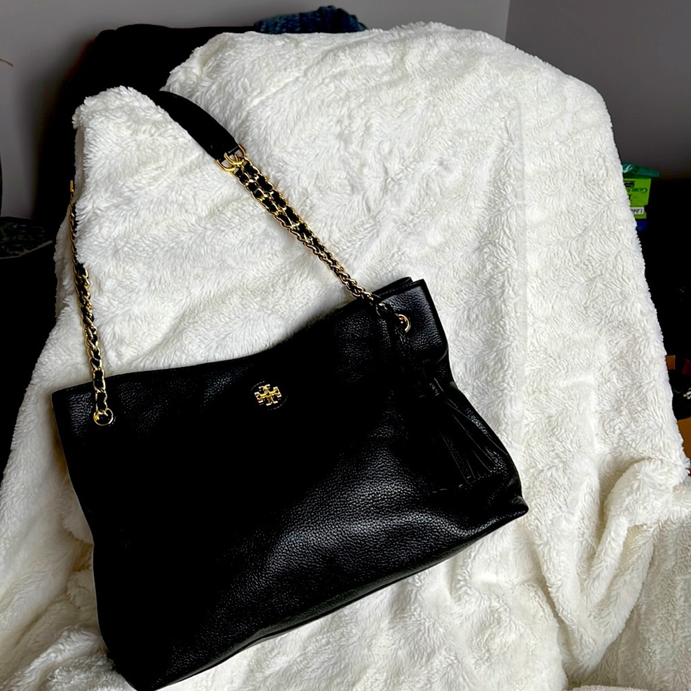 Gorgeous Tory Burch pebbled leather handbag